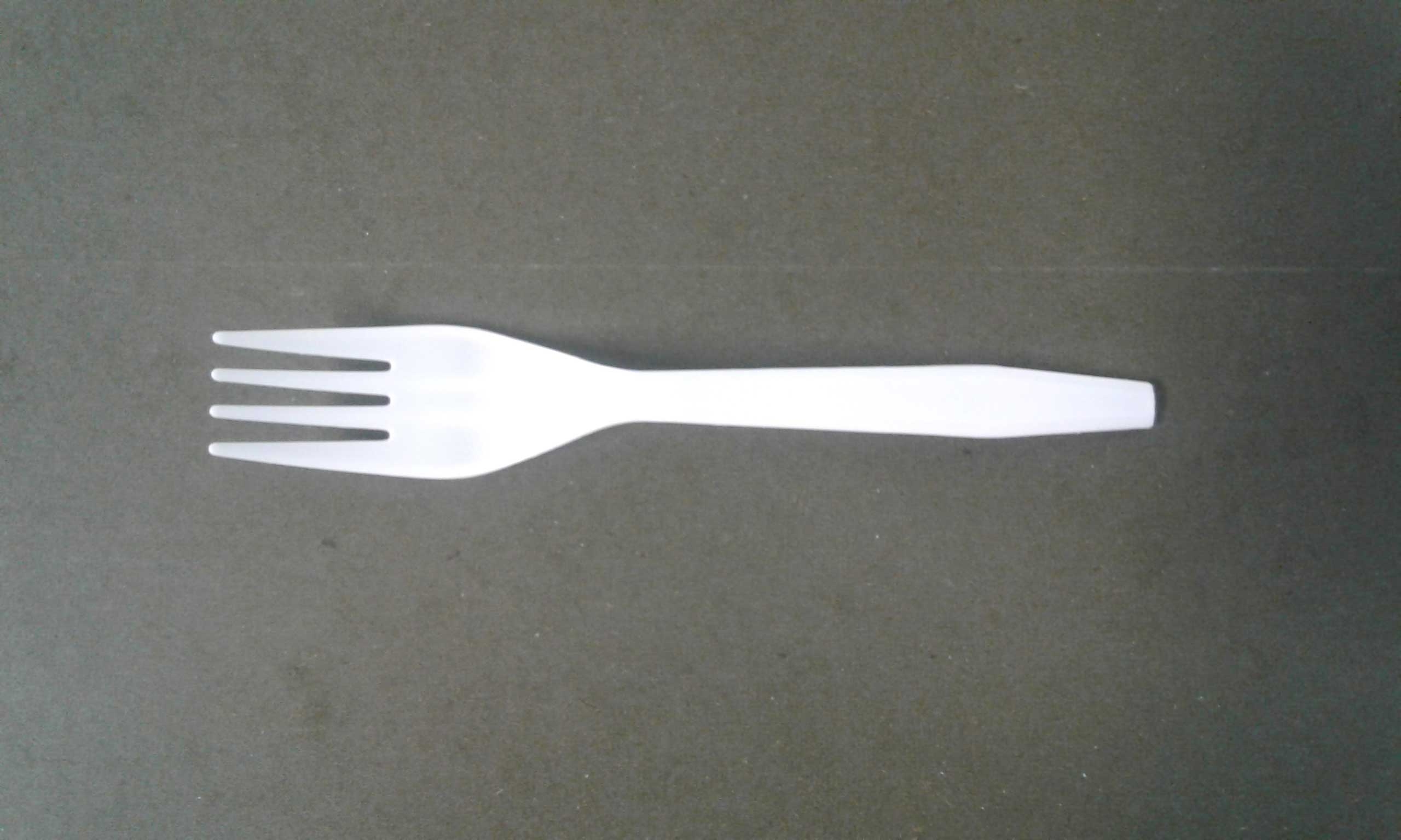 WNA Flatware Microwaveable White Polypropylene Fork -- 1000 per case.