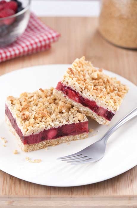 The Original Cakerie Triple Berry Crumble Dessert Bar -- 2 per case.