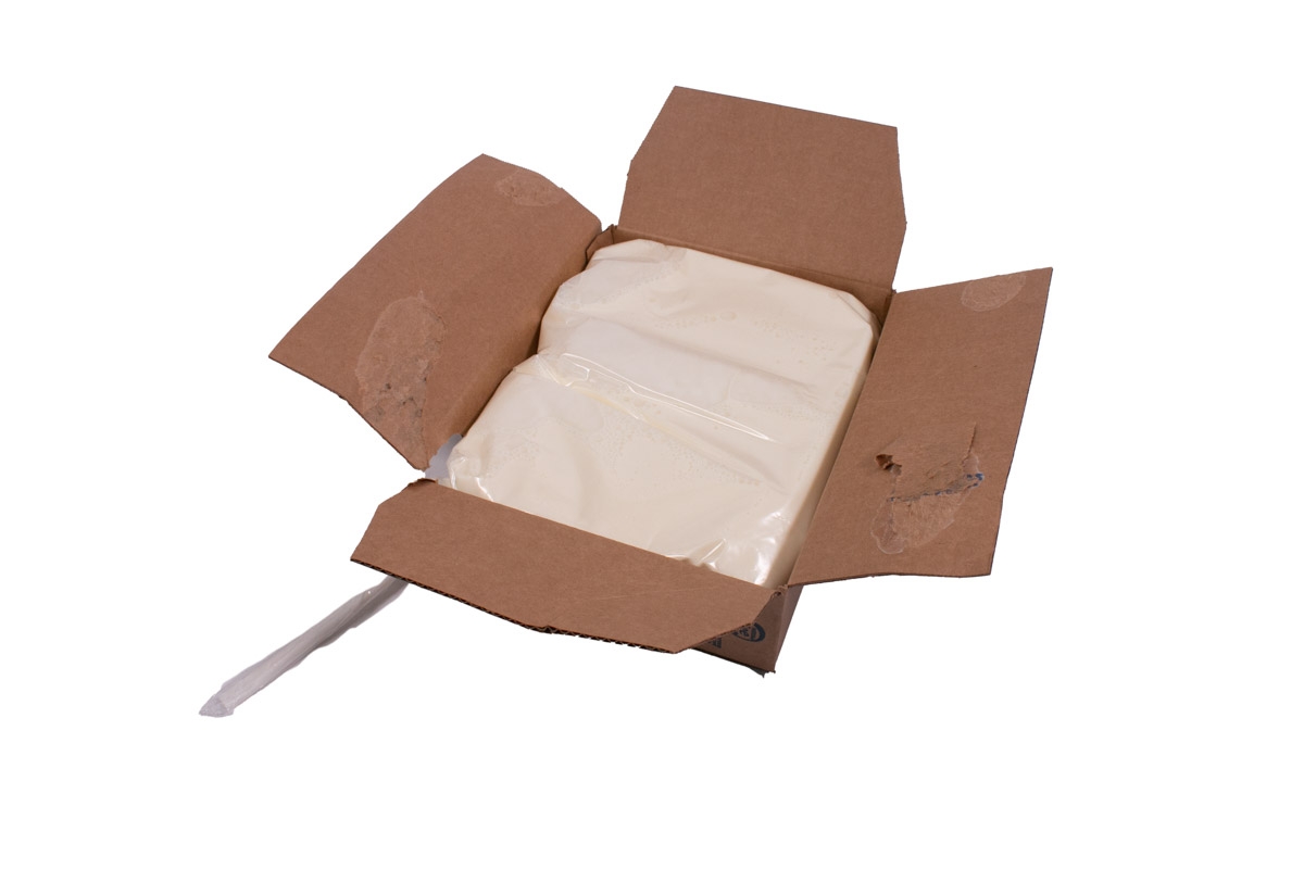 Coffee-Mate French Vanilla Liquid Bulk Creamer - 192 oz. pack, 3 packs per case